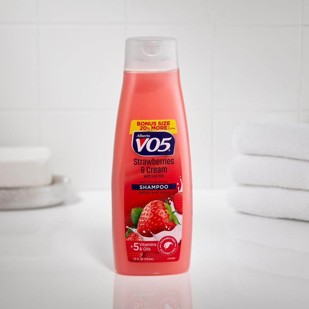 VO5 Strawberries & Cream Moisturizing Shampoo 15 FL OZ (443mL)