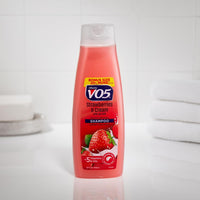 VO5 Strawberries & Cream Moisturizing Shampoo 15 FL OZ (443mL)